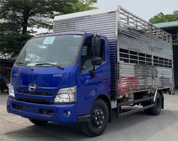 HINO XZU720L THÙNG CHỞ GIA SÚC